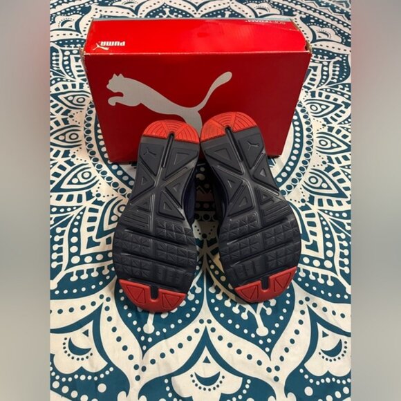 Size 5.5 C PUMA soft foam mesh navy blue & red sneakers Youth sizing - Picture 2 of 6